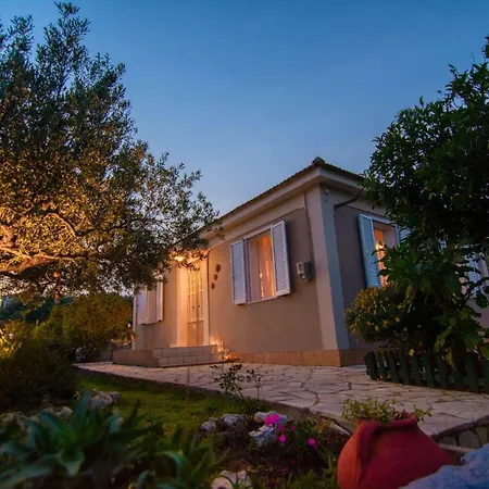 Kroussos Hétvégi ház *